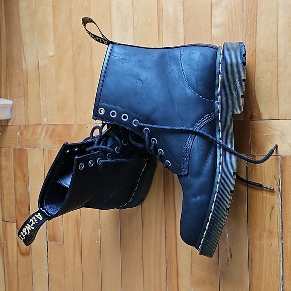 Doc Martens - Picture 2 of 2